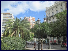 Carrer de Colón at Plaça de la Porta de la Mar